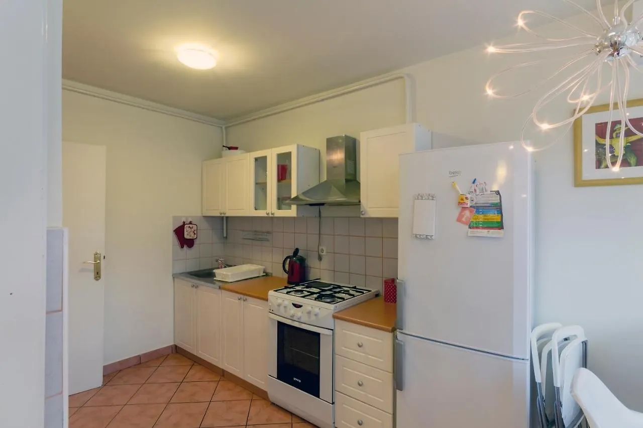 Atelier Apartment Pula 0*,